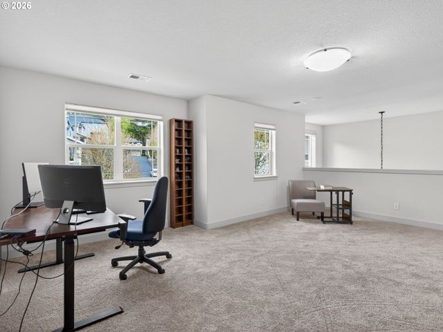 5907 Nw REDFOX Dr, Portland, OR 97229