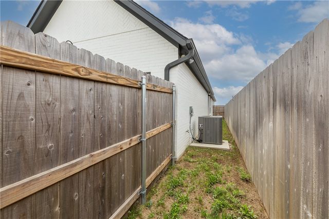 857 Double Mountain Road, College Station, TX 77845