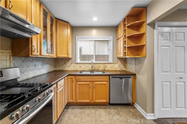 23741 Archwood St, West Hills, CA 91307