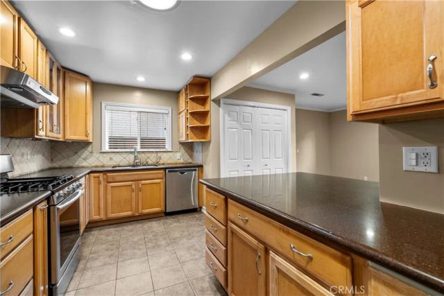 23741 Archwood St, West Hills, CA 91307