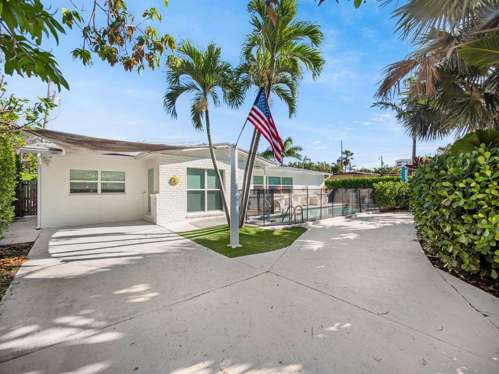 471 Mars Way, Juno Beach, FL 33408