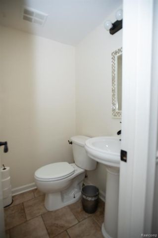 37816 Charter Oaks Boulevard, Clinton Township, MI 48036