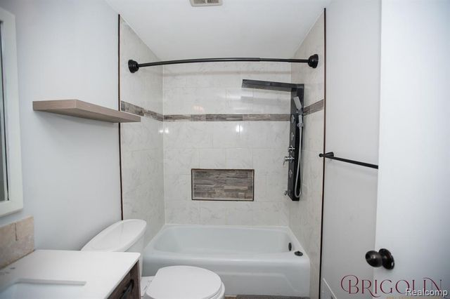 37816 Charter Oaks Boulevard, Clinton Township, MI 48036