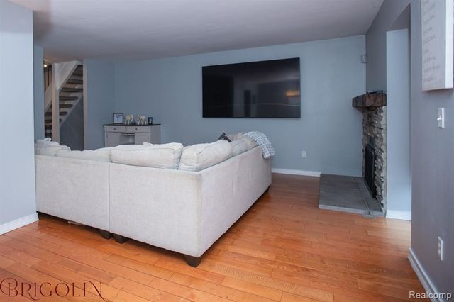 37816 Charter Oaks Boulevard, Clinton Township, MI 48036