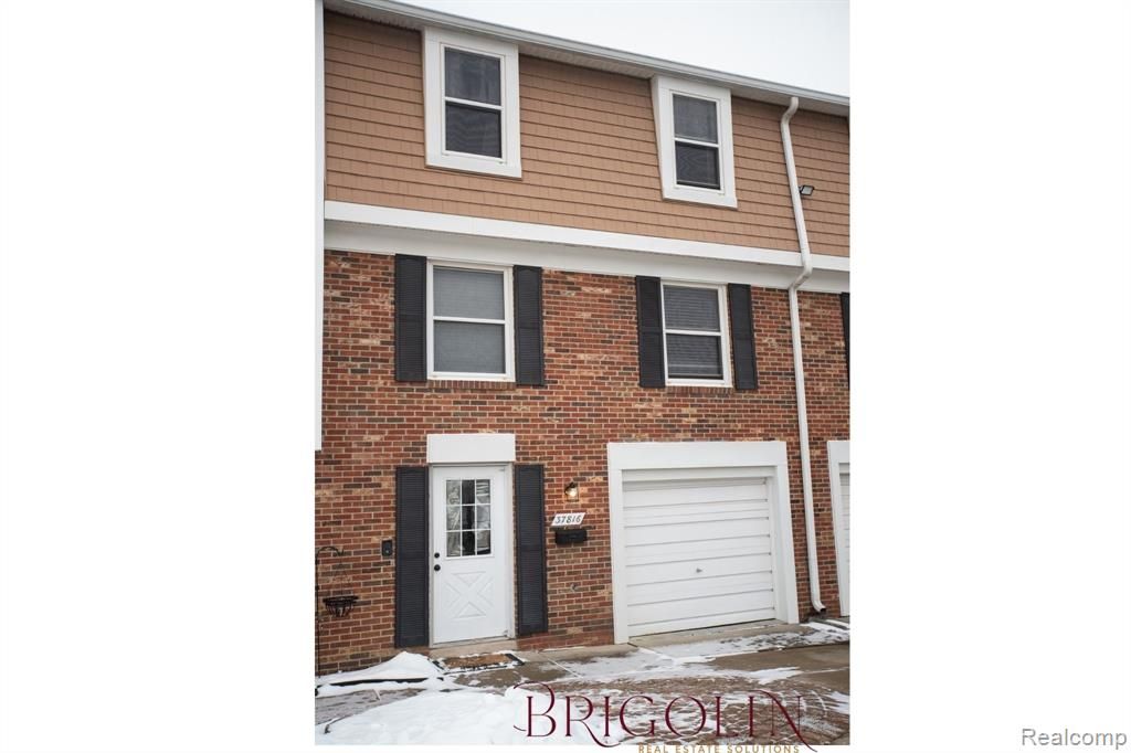 37816 Charter Oaks Boulevard, Clinton Township, MI 48036