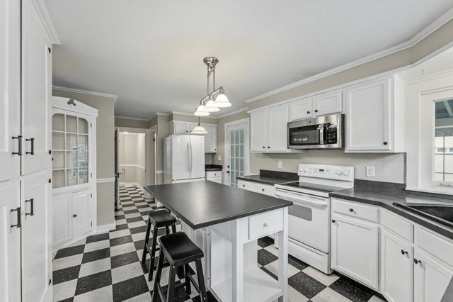 540 Concord Street, Manchester, NH 03104