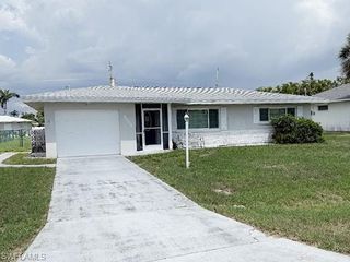 5205 Wilmington CT, Cape Coral, FL 33904