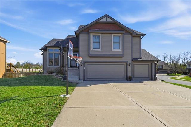 805 NW 109th Terrace, Kansas City, MO 64155