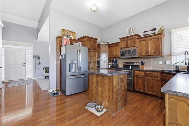 805 NW 109th Terrace, Kansas City, MO 64155