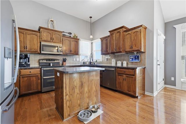 805 NW 109th Terrace, Kansas City, MO 64155