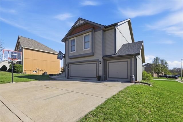 805 NW 109th Terrace, Kansas City, MO 64155