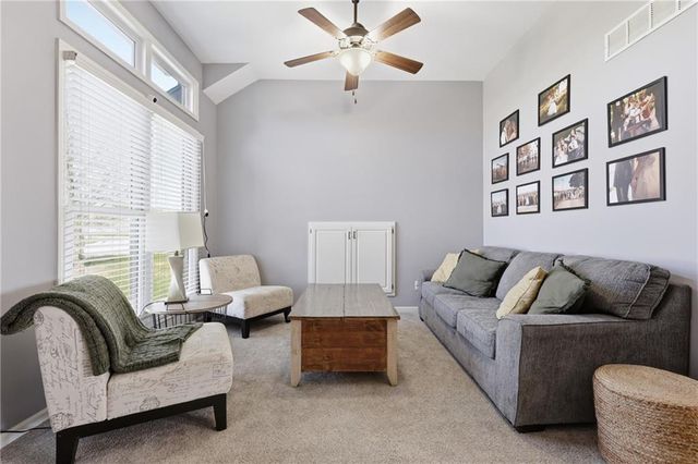 805 NW 109th Terrace, Kansas City, MO 64155