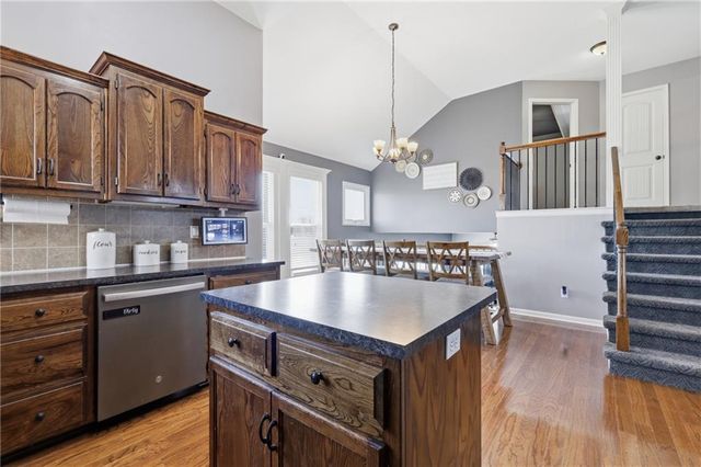 805 NW 109th Terrace, Kansas City, MO 64155