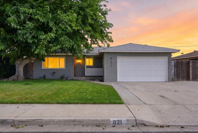 821 W Fairmont Avenue, Clovis, CA 93612