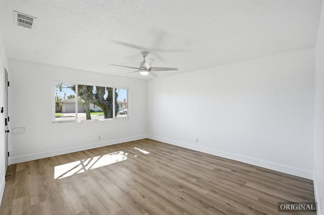 821 W Fairmont Avenue, Clovis, CA 93612