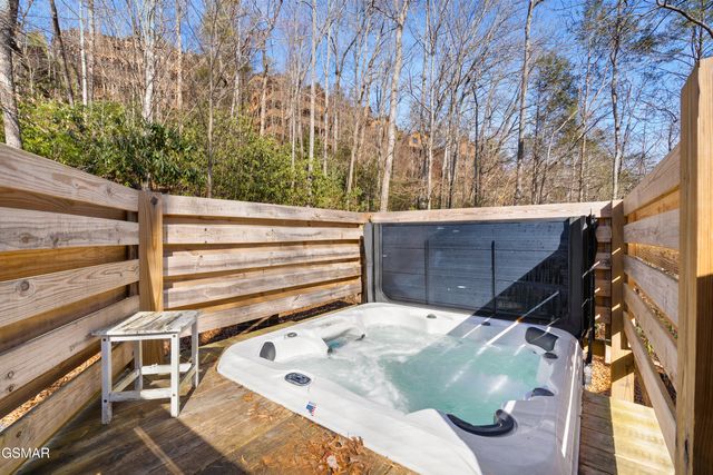751 Ridge Road, Gatlinburg, TN 37738