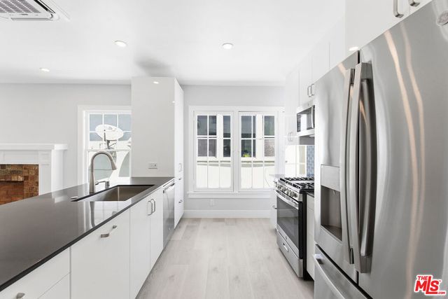 224 N New Hampshire Avenue, Los Angeles, CA 90004