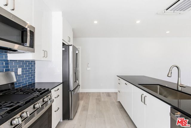 224 N New Hampshire Avenue, Los Angeles, CA 90004