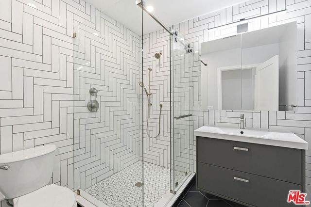 224 N New Hampshire Avenue, Los Angeles, CA 90004