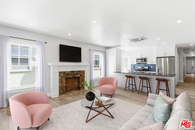 224 N New Hampshire Avenue, Los Angeles, CA 90004