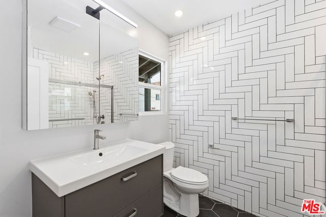 224 N New Hampshire Avenue, Los Angeles, CA 90004