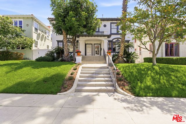 224 N New Hampshire Avenue, Los Angeles, CA 90004