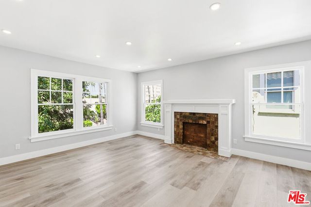 224 N New Hampshire Avenue, Los Angeles, CA 90004
