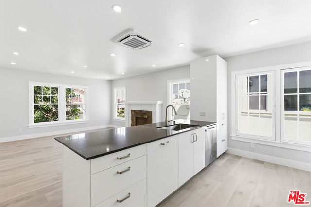 224 N New Hampshire Avenue, Los Angeles, CA 90004