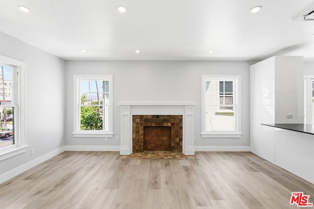 224 N New Hampshire Avenue, Los Angeles, CA 90004