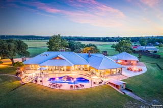 871 Chimney Valley Rd, Blanco, TX 78606