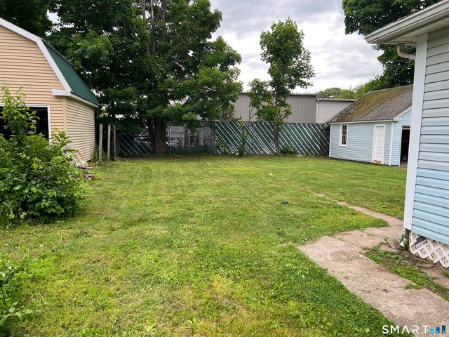 17 Lilac Street, Manchester, CT 06040