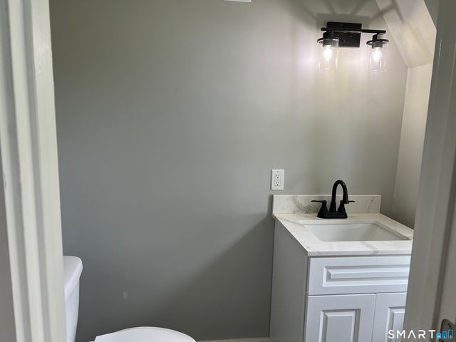 17 Lilac Street, Manchester, CT 06040