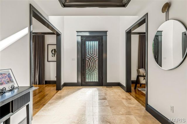 7233 Forsyth Boulevard, University City, MO 63105