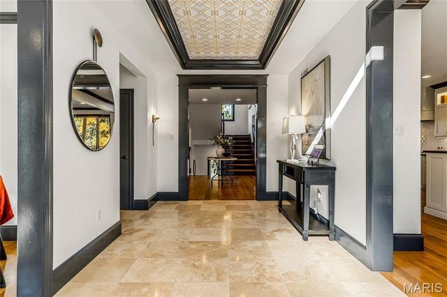 7233 Forsyth Boulevard, University City, MO 63105