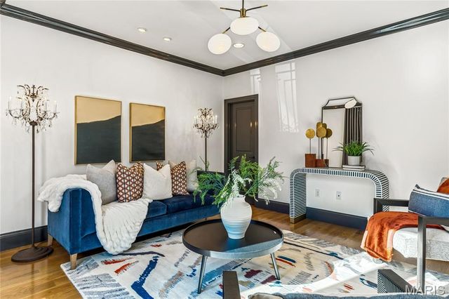 7233 Forsyth Boulevard, University City, MO 63105