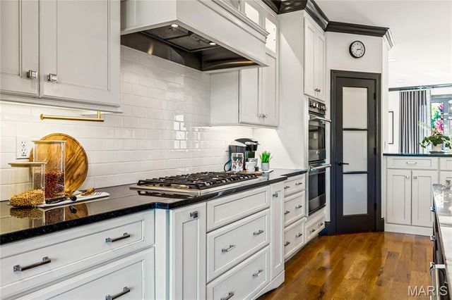 7233 Forsyth Boulevard, University City, MO 63105