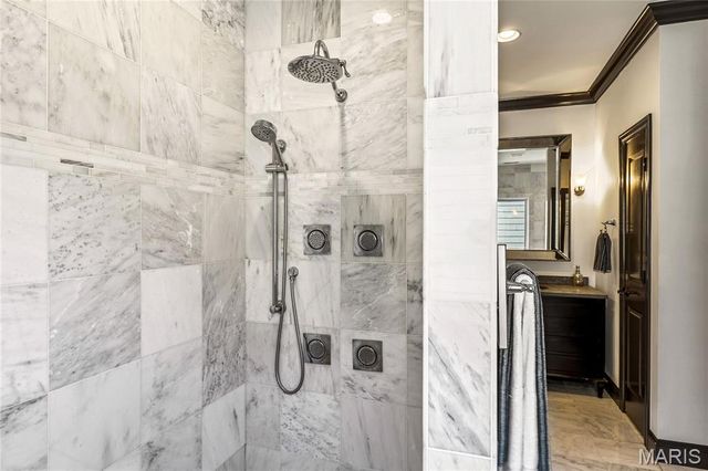 7233 Forsyth Boulevard, University City, MO 63105