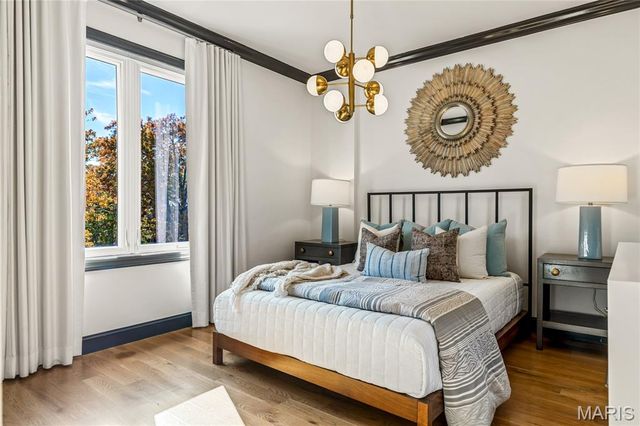 7233 Forsyth Boulevard, University City, MO 63105