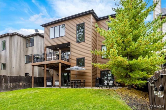 7233 Forsyth Boulevard, University City, MO 63105