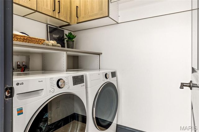 7233 Forsyth Boulevard, University City, MO 63105