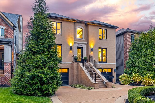 7233 Forsyth Boulevard, University City, MO 63105