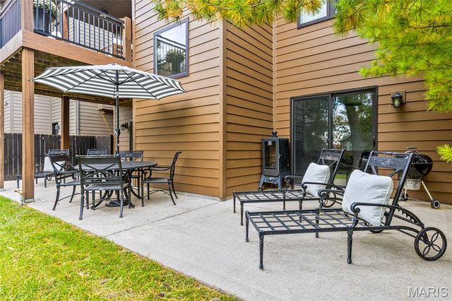 7233 Forsyth Boulevard, University City, MO 63105