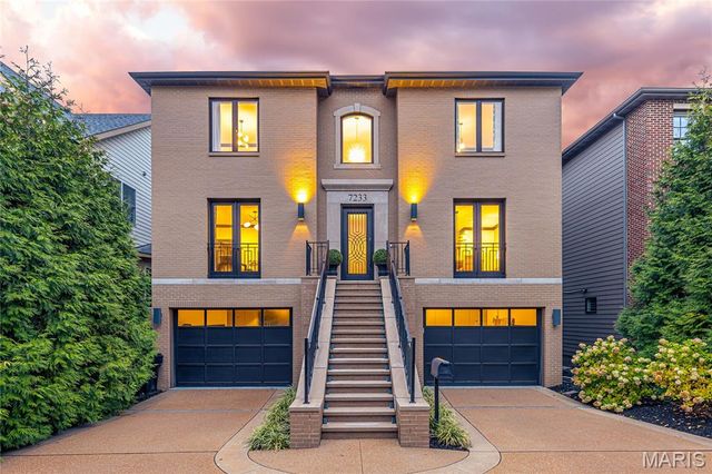 7233 Forsyth Boulevard, University City, MO 63105