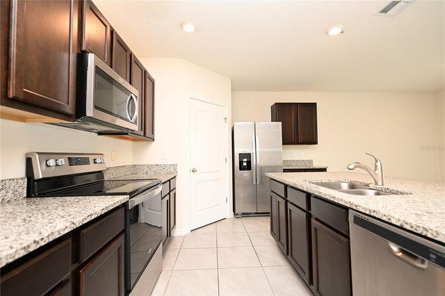 2548 RYLAND FALLS DRIVE, Lakeland, FL 33811