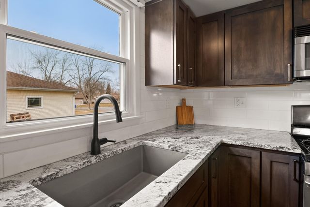 221 E Elizabeth Drive, Crown Point, IN 46307