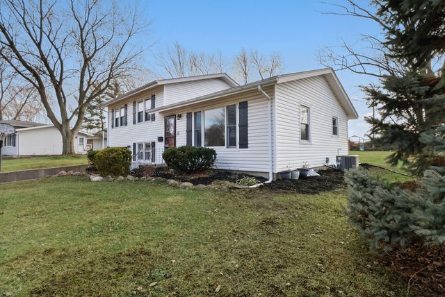 221 E Elizabeth Drive, Crown Point, IN 46307