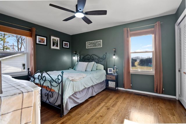 221 E Elizabeth Drive, Crown Point, IN 46307