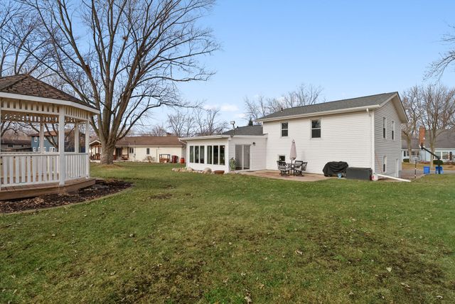 221 E Elizabeth Drive, Crown Point, IN 46307