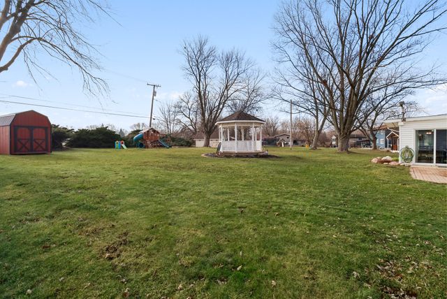 221 E Elizabeth Drive, Crown Point, IN 46307