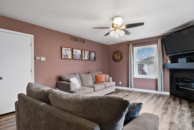 221 E Elizabeth Drive, Crown Point, IN 46307